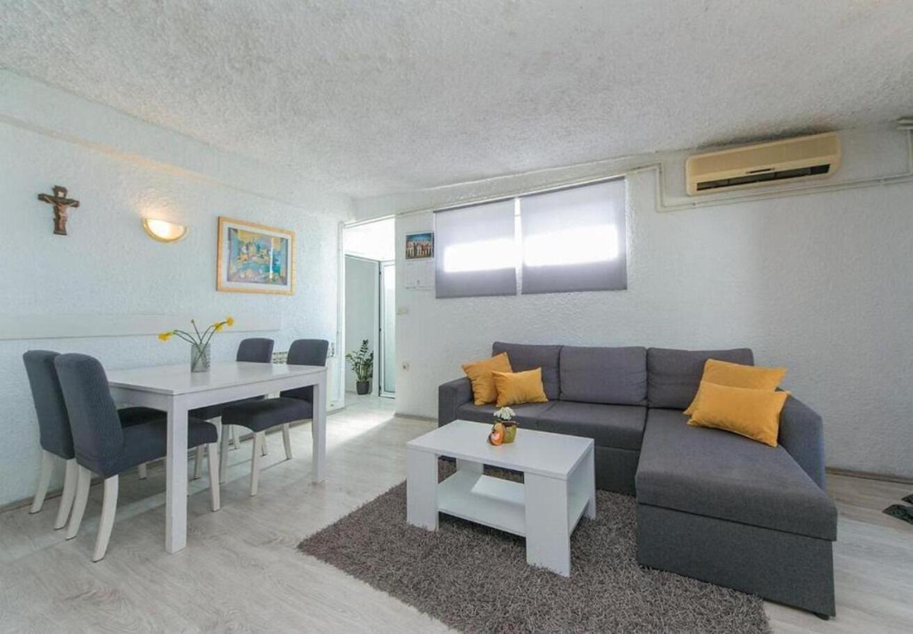 Apartment Jure Brist Esterno foto
